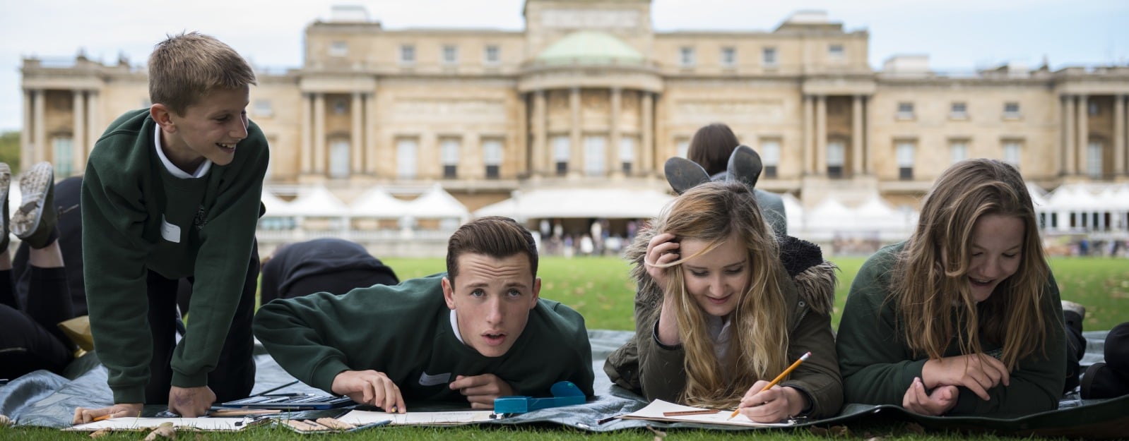 Pupils drawing in Buckingham Palace Garden